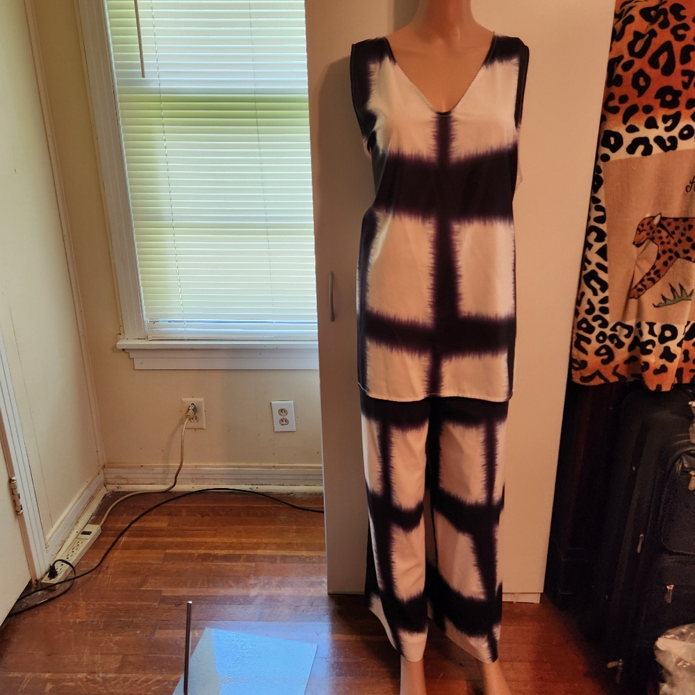 Women's pants suit